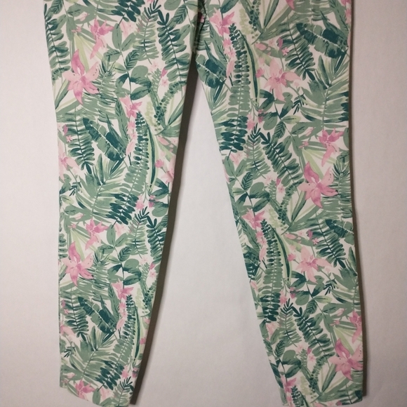 Old Navy floral patterned pixie pants size 2reg - Picture 7 of 8